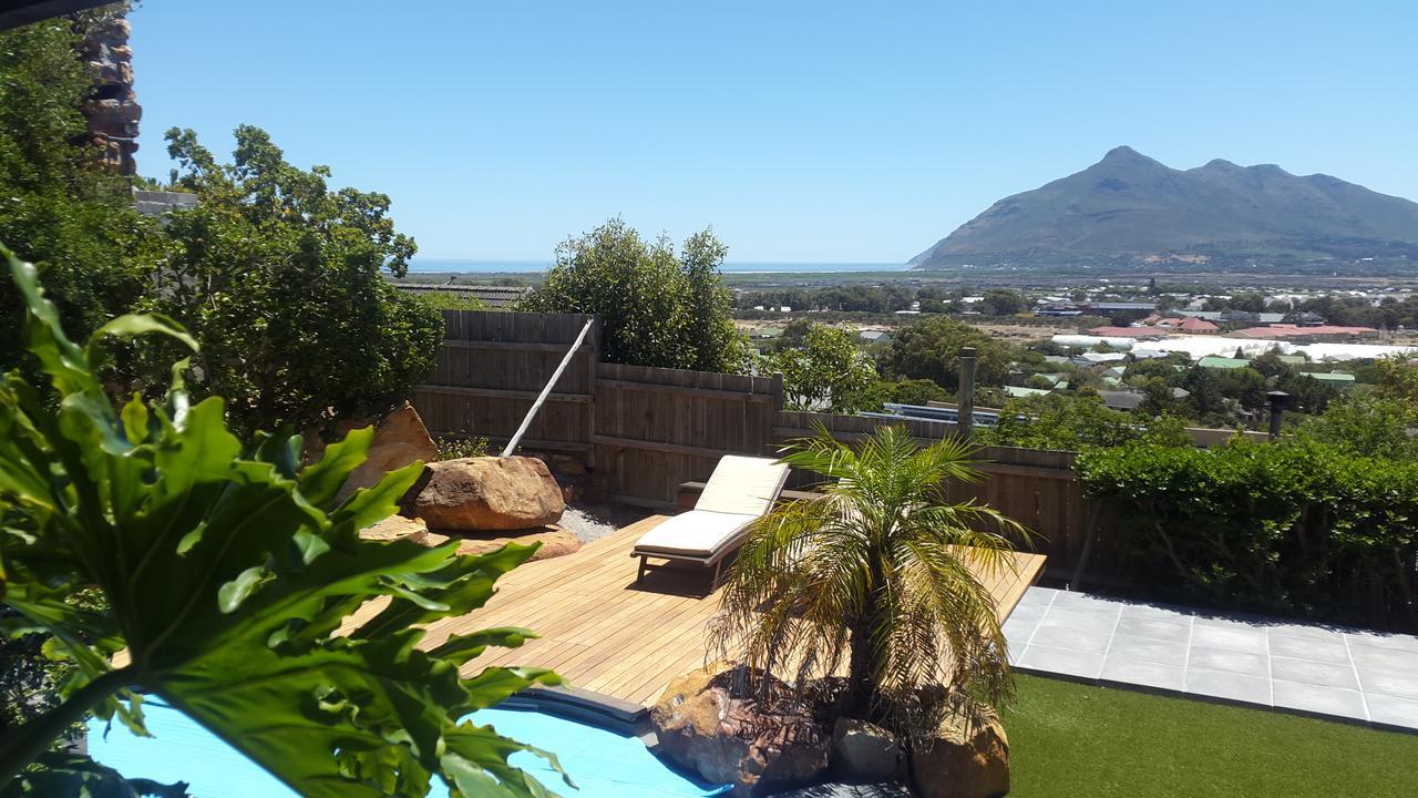 African Violet Guest Suites Noordhoek Esterno foto